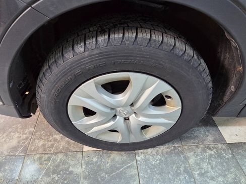 Used 2015 Toyota RAV4 LE image 28