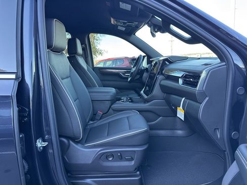 New 2026 GMC Yukon XL Elevation w/ LPO, Elevation Black Package image 21