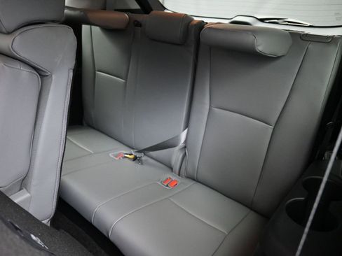 Used 2026 Toyota Highlander XLE image 21