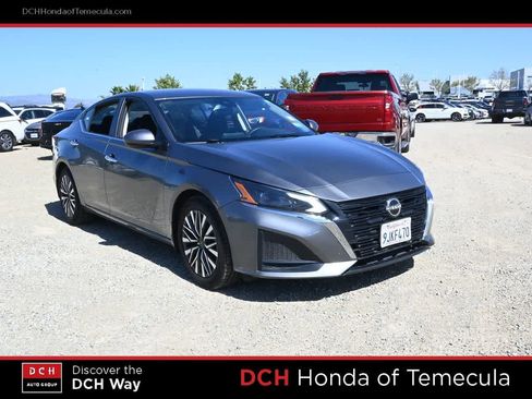 Used 2023 Nissan Altima 2.5 SV FWD image 3