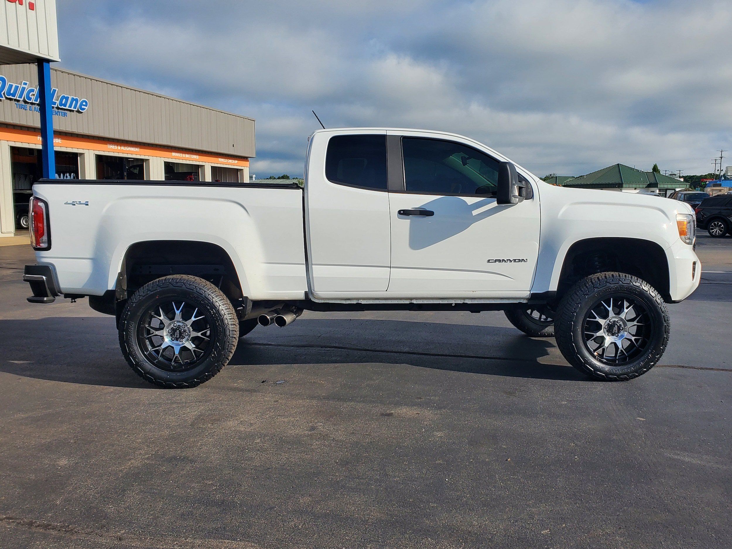 Used 2017 GMC Canyon 4x4 Extended Cab w/ Convenience Package image 5