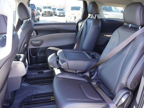 New 2026 Kia Carnival LXS image 11