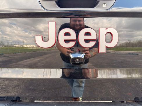 Used 2020 Jeep Gladiator Rubicon w/ Advanced Safety Group image 22