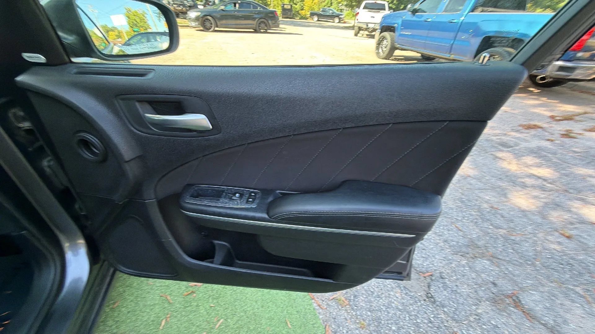 Used 2015 Dodge Charger SXT RWD image 22
