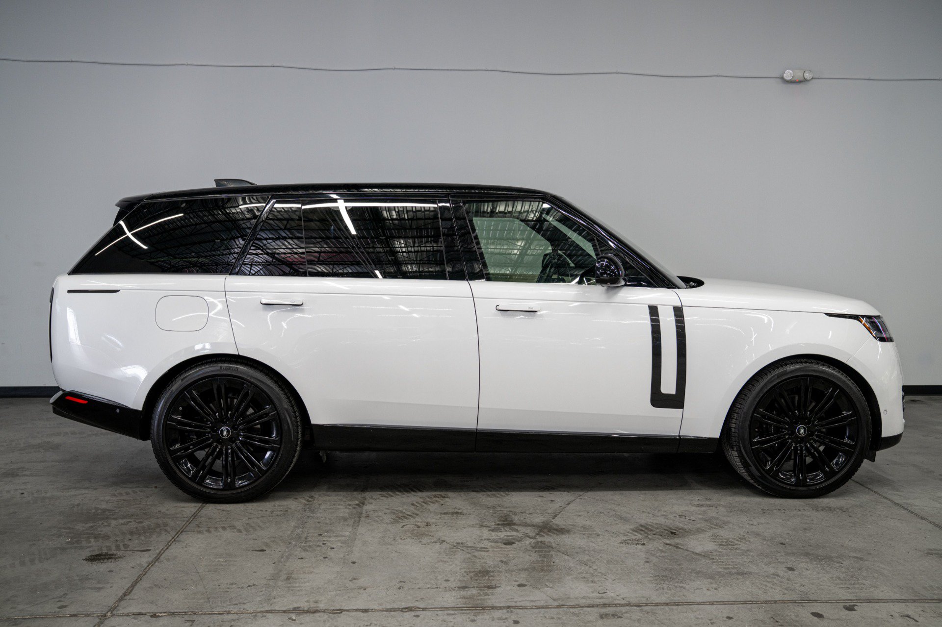 Used 2023 Land Rover Range Rover Long Wheelbase SE AWD/4WD image 47