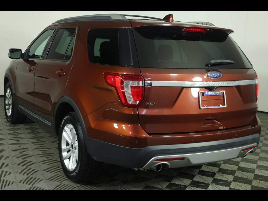 Used 2016 Ford Explorer XLT FWD image 12