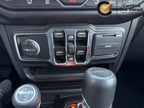 Certified 2022 Jeep Gladiator Overland AWD/4WD image 65