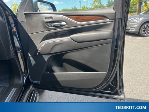 Used 2021 Cadillac Escalade ESV Luxury image 30