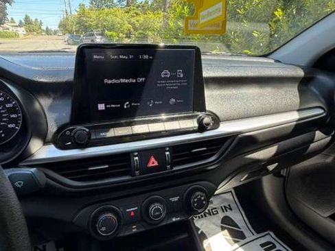 Used 2023 Kia Forte LXS FWD image 5