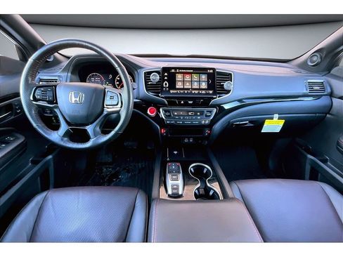 Used 2025 Honda Ridgeline Black Edition image 17