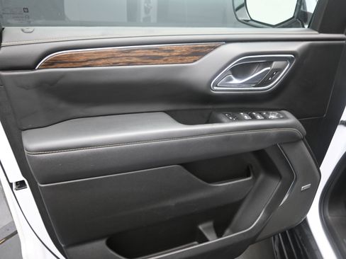 Used 2023 Chevrolet Suburban Premier image 13