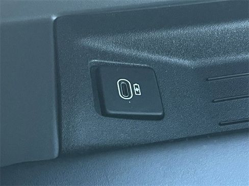 Used 2022 Land Rover Defender 110 X-Dynamic HSE image 21