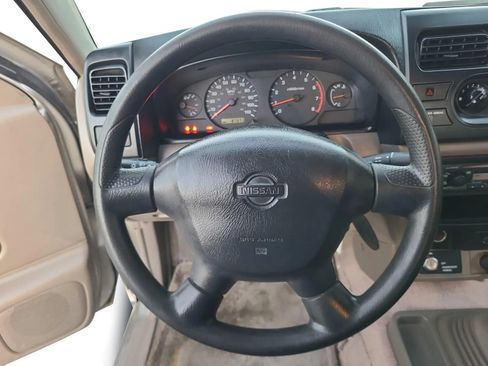 Used 2001 Nissan Frontier XE RWD image 7