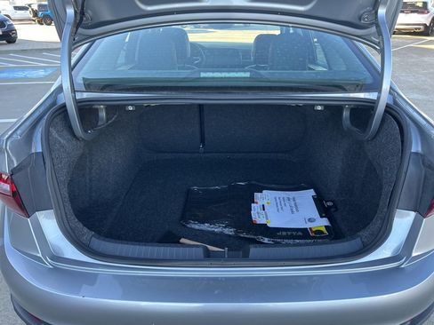 Used 2024 Volkswagen Jetta SE image 7