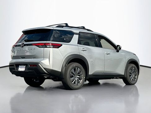 New 2025 Nissan Pathfinder SV image 2