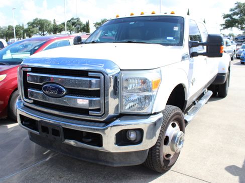 Used 2015 Ford F350 Lariat w/ Lariat Interior Package AWD/4WD image 4
