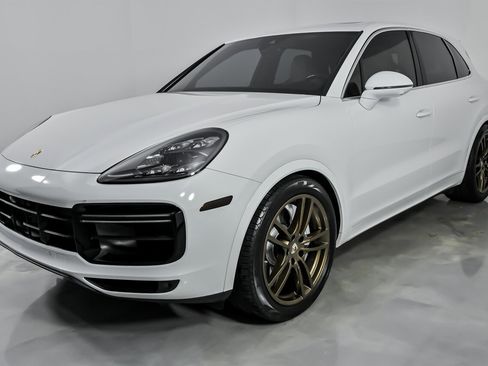 Used 2019 Porsche Cayenne Turbo image 6