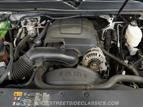 Used 2013 Chevrolet Suburban 2500 AWD/4WD image 40