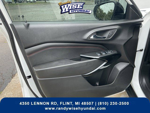 Used 2024 Chevrolet Trax RS FWD image 17
