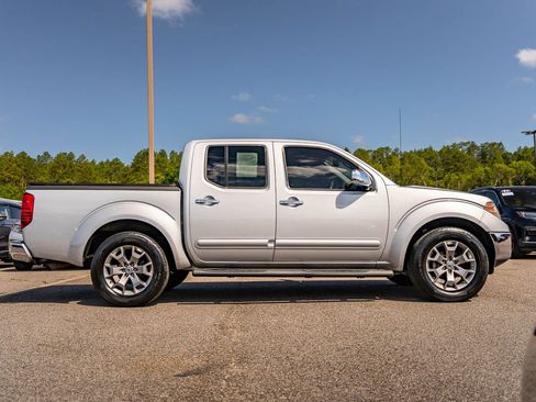 Used 2019 Nissan Frontier SL RWD image 8