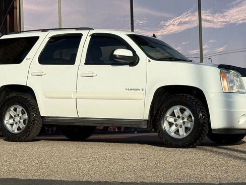 Used 2008 GMC Yukon SLT w/ SLT Preferred Equipment Group image 16