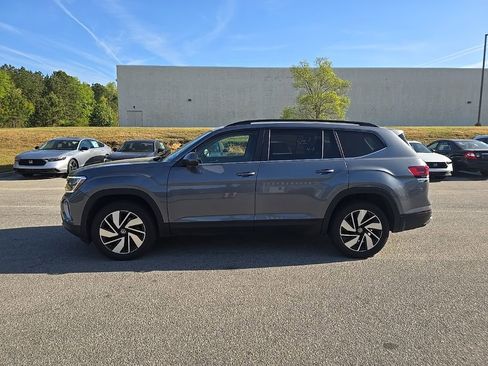 Used 2024 Volkswagen Atlas SE image 2