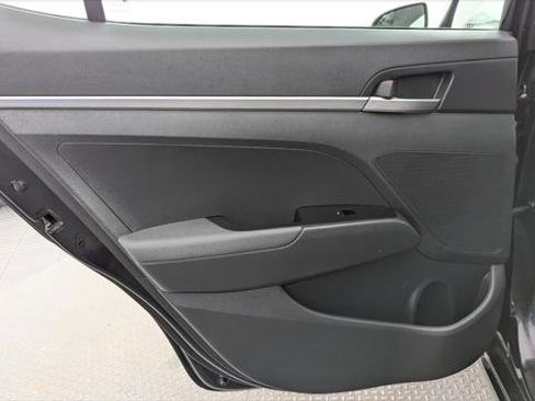 Used 2019 Hyundai Elantra SE w/ Cargo Package image 16