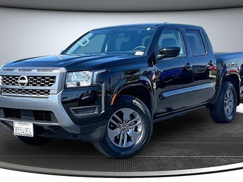 Used 2025 Nissan Frontier SV RWD image 3