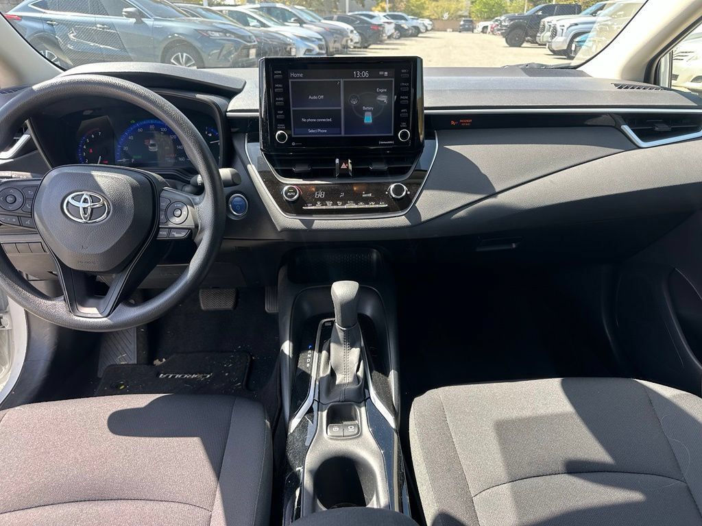 Used 2022 Toyota Corolla LE w/ Carpet Mat Package (TMS) FWD image 11