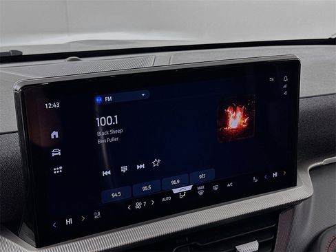 Used 2025 Ford Explorer ST-Line w/ ST-Line Street Pack image 14