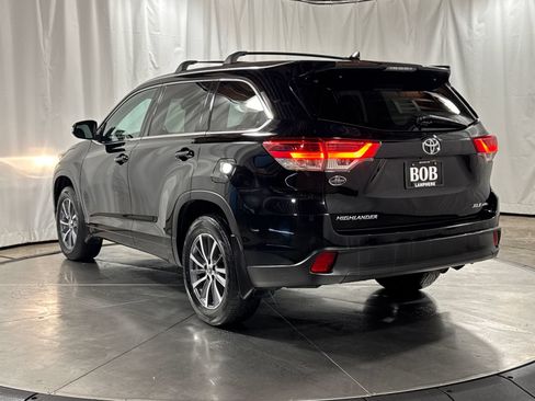 Used 2018 Toyota Highlander XLE AWD/4WD image 9