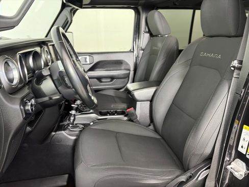 Used 2020 Jeep Wrangler Unlimited Sahara image 11