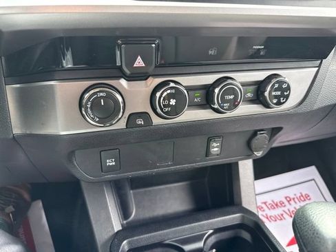 Used 2016 Toyota Tacoma SR5 w/ SR5 Appearance Package (SN) AWD/4WD image 26