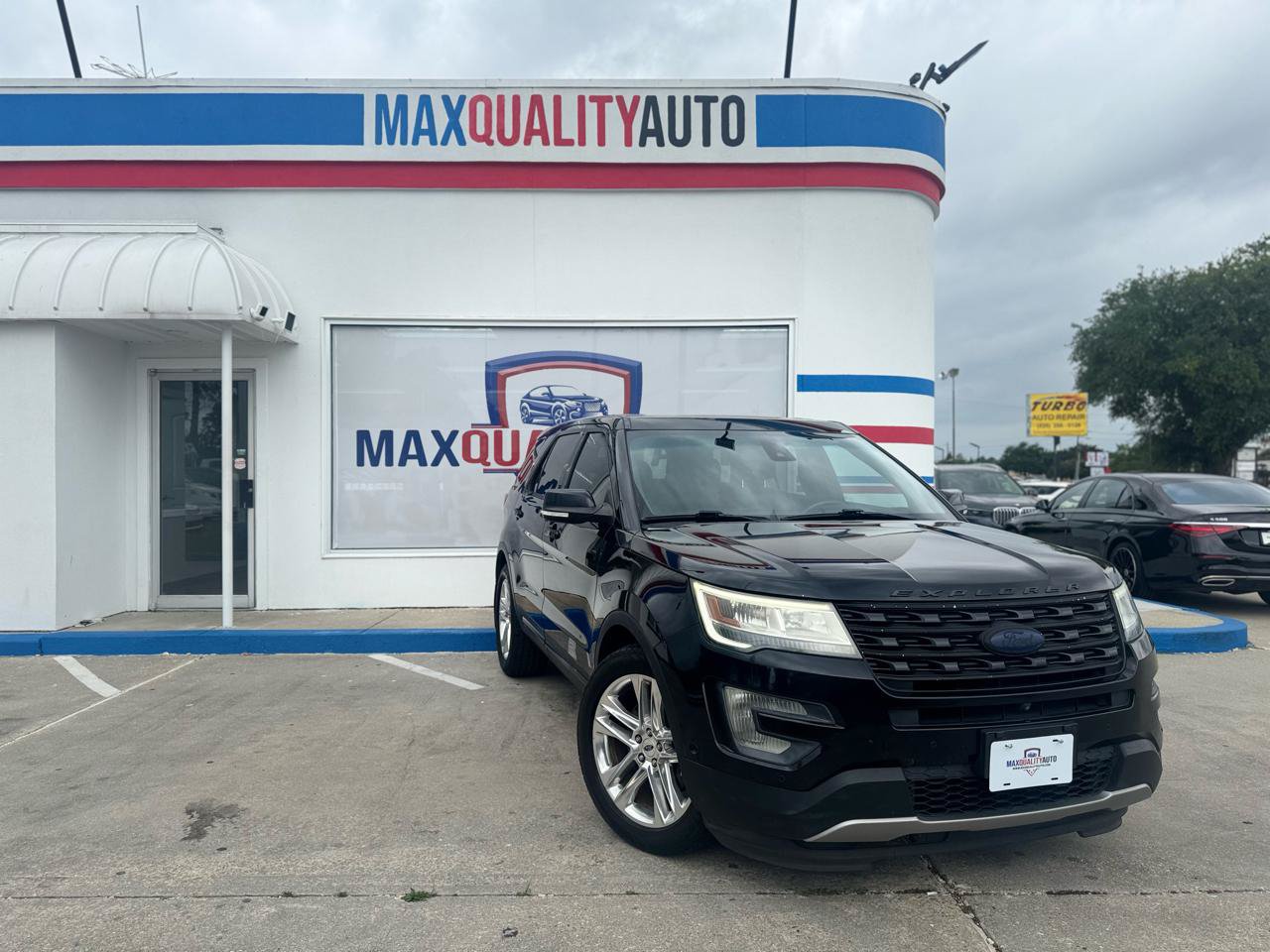 Used 2017 Ford Explorer Limited w/ Equipment Group 301A FWD image 19