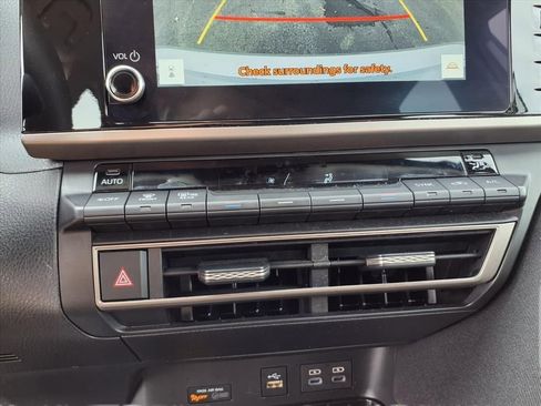 Used 2025 Toyota Camry XLE image 7