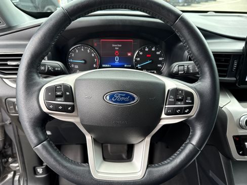 Used 2022 Ford Explorer XLT w/ Equipment Group 202A AWD/4WD image 12
