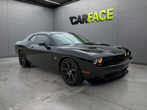 Used 2016 Dodge Challenger R/T Scat Pack w/ Leather Interior Group RWD image 4