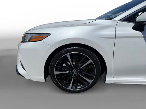 Used 2018 Toyota Camry XSE FWD image 9