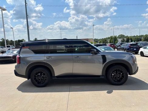 Used 2025 Nissan Armada PRO-4X AWD/4WD image 4