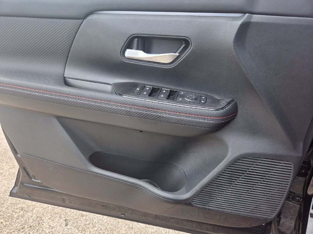 Used 2025 Nissan Kicks SR w/ Illumination Package AWD/4WD image 21