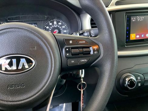 Used 2017 Kia Sorento LX image 25
