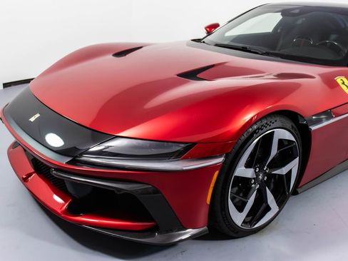 Certified 2025 Ferrari 12Cilindri RWD image 30