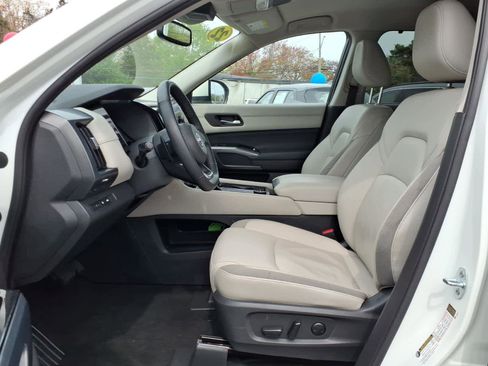 Used 2022 Nissan Pathfinder SL AWD/4WD image 11