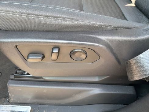 Used 2022 Chevrolet Silverado 1500 LT image 13