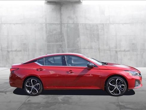 Certified 2025 Nissan Altima 2.5 SR FWD image 5