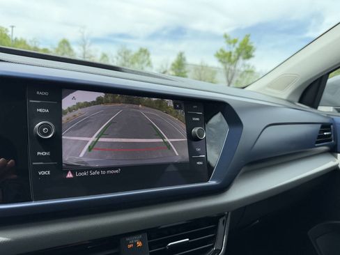 Used 2022 Volkswagen Taos SE image 23