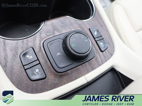 Used 2023 GMC Acadia Denali w/ Denali Ultimate Package AWD/4WD image 38