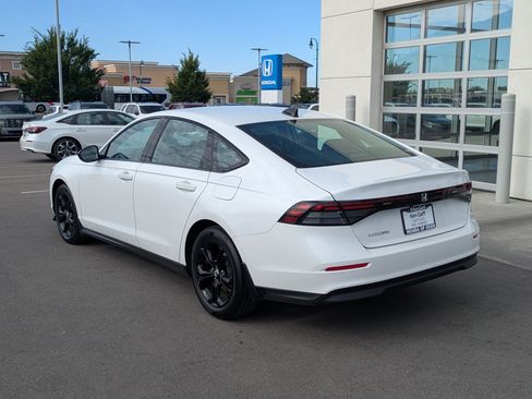 Used 2025 Honda Accord SE image 9