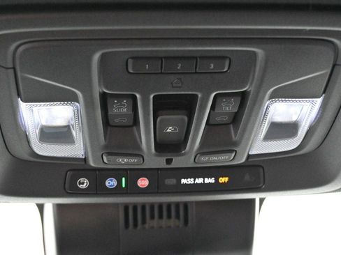 Used 2024 GMC Sierra 2500 AT4 w/ AT4 Premium Plus Package AWD/4WD image 28