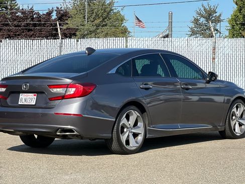 Used 2018 Honda Accord Touring image 3